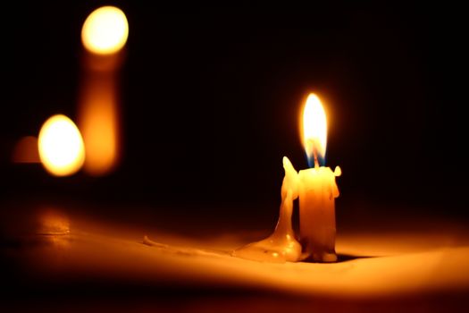 candle dark room - Photo by محمد الحبيب (Pexels)