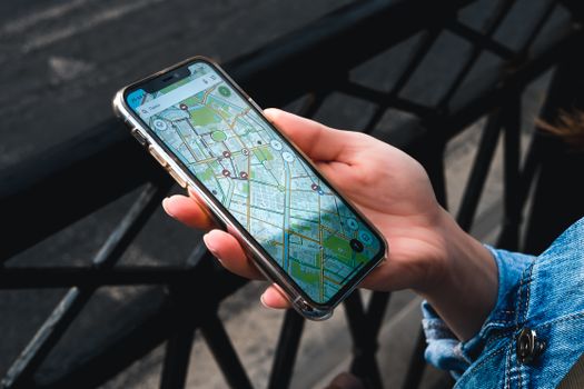 smartphone map navigation - Photo by Stanislav Kondratiev (Pexels)