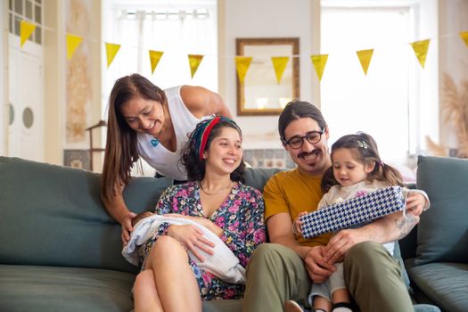 parents children talking - Photo by Kampus Production (Pexels)
